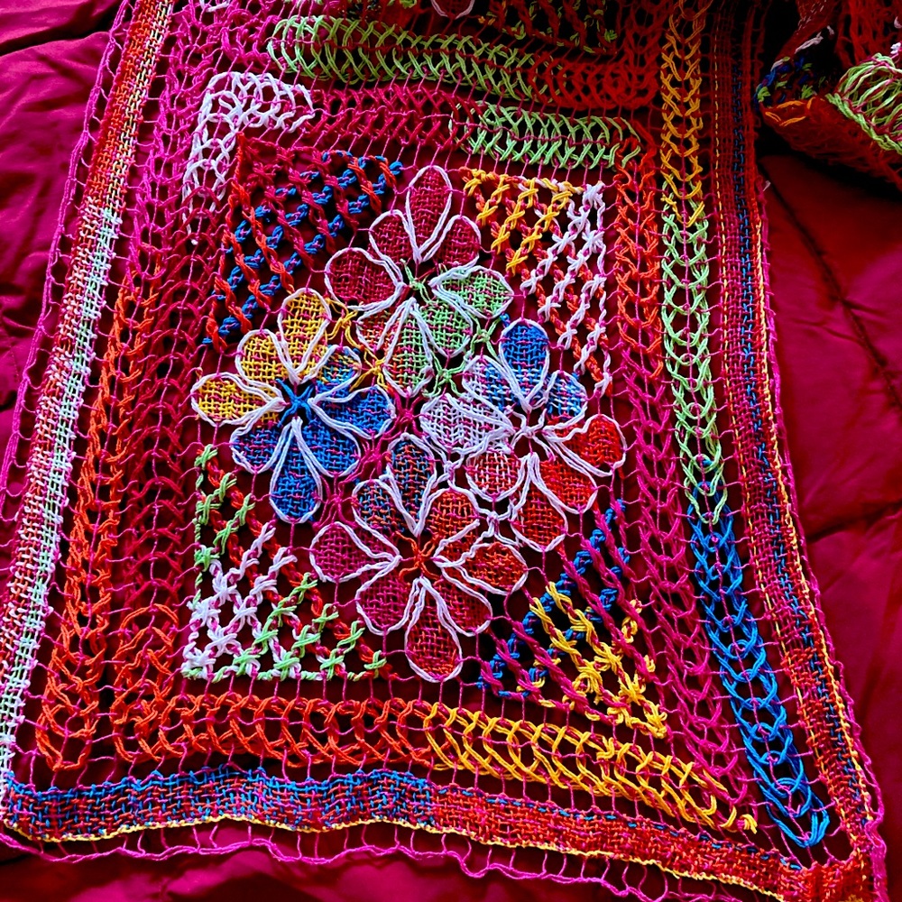Table scarf think crocheted